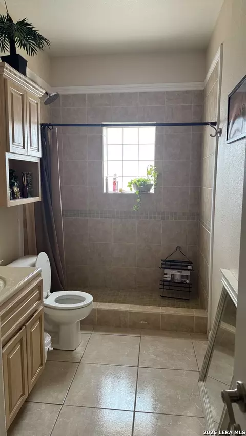 Bath - 116 View Dr, Eagle Pass, TX 78852 photo 5 of 5