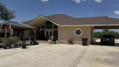 Exterior - 116 View Dr, Eagle Pass, TX 78852 photo 6 of 7
