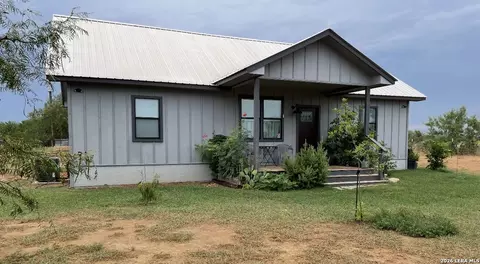 675 County Rd 1629, Moore, TX 78057