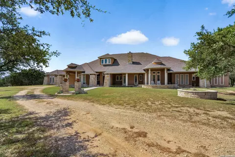 471 Settlement Rd, Bandera, TX 78003