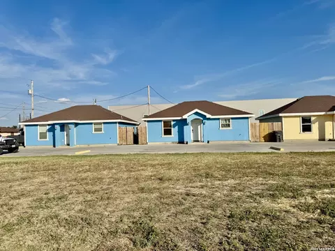 26 Loma Linda, Eagle Pass, TX 78852