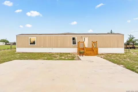 122 Amber Ln, Poteet, TX 78065