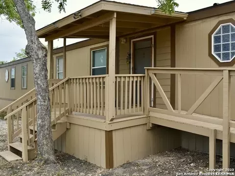 Exterior - 385 W County Road 5719, Devine, TX 78016 photo 1 of 1