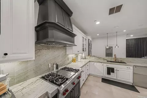 123 Eaton St #102, Alamo Heights, TX 78209