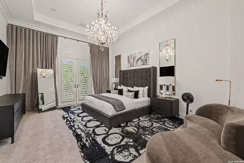 123 Eaton St #102, Alamo Heights, TX 78209