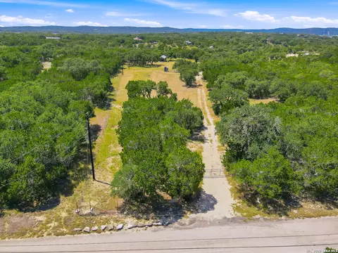 1353 Brushy Creek Dr, Lakehills, TX 78063
