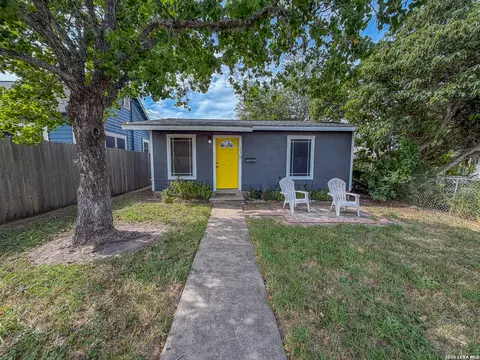 707 E Jones, Beeville, TX 78102