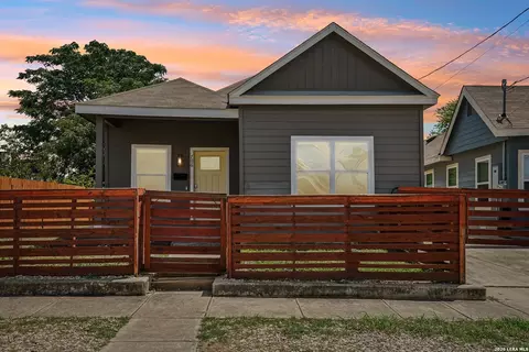 706 S Olive St, San Antonio, TX 78203