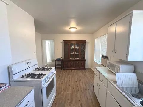 604 Mockingbird, Devine, TX 78016 photo 5