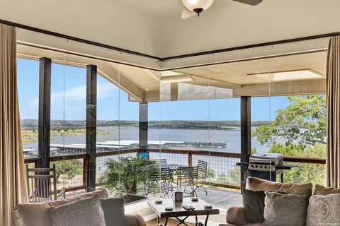 1525 W Lakeside Dr, Canyon Lake, TX 78133