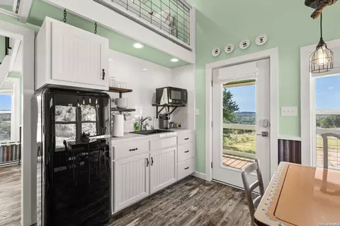 365 Billy Sisson Dr, Johnson City, TX 78636 photo 12