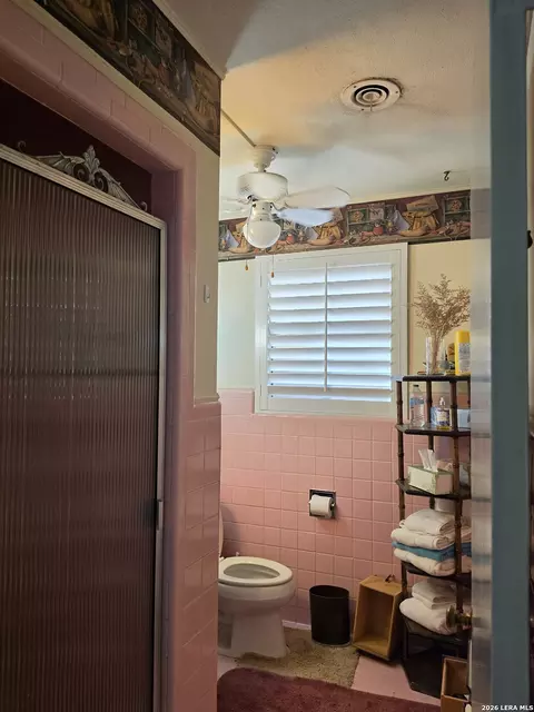 Bath - 905 Tilden, Cotulla, TX 78014 photo 3 of 3