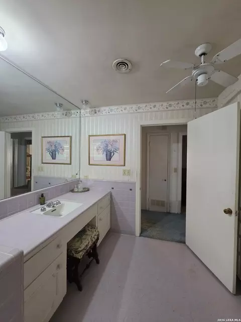 Bath - 905 Tilden, Cotulla, TX 78014 photo 1 of 3