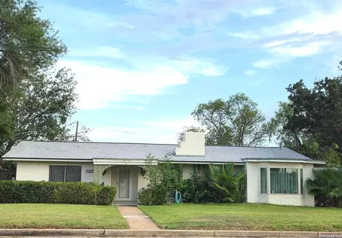 Exterior - 905 Tilden, Cotulla, TX 78014 photo 4 of 5