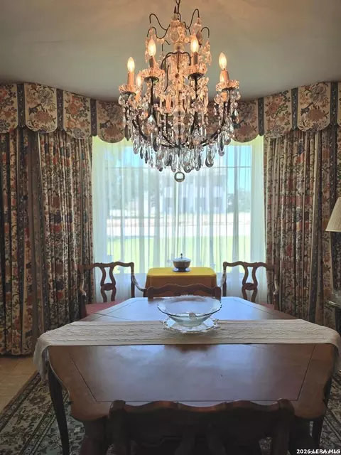 Dining - 905 Tilden, Cotulla, TX 78014 photo 3 of 4