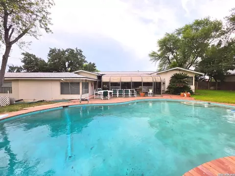 Exterior - 905 Tilden, Cotulla, TX 78014 photo 2 of 5