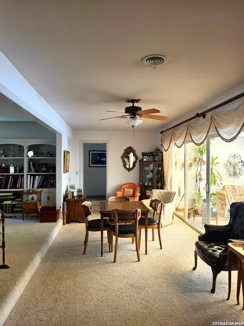 Dining - 905 Tilden, Cotulla, TX 78014 photo 2 of 4
