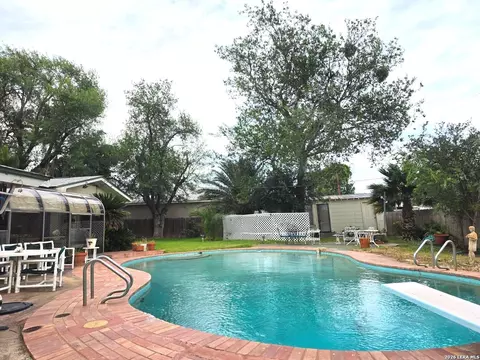 Exterior - 905 Tilden, Cotulla, TX 78014 photo 3 of 5