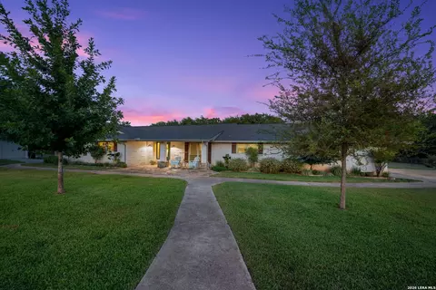 9532 Windwood Dr, Boerne, TX 78006