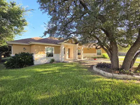 367 River Park Dr, New Braunfels, TX 78130