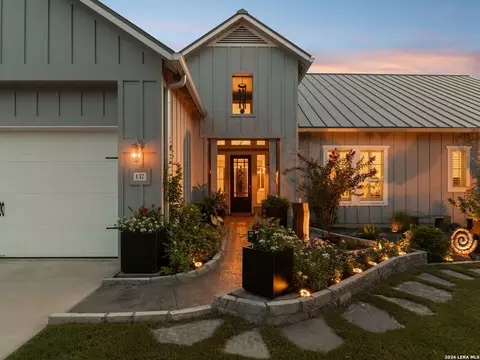 137 Sowing Oak Dr, San Marcos, TX 78666