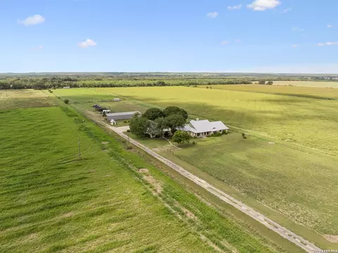 700 County Road 544, Hondo, TX 78861