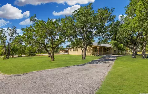 1129 Bandera Blvd, Bandera, TX 78003