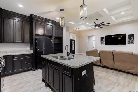 Kitchen - 3853 White Tail Dr, Eagle Pass, TX 78852 photo 3 of 4