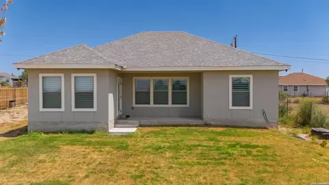 Exterior - 3853 White Tail Dr, Eagle Pass, TX 78852 photo 3 of 5