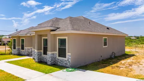 Exterior - 3853 White Tail Dr, Eagle Pass, TX 78852 photo 2 of 5