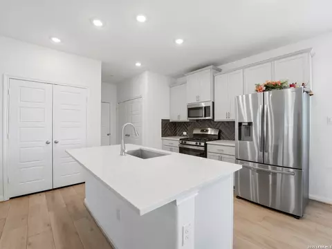 Kitchen - 9167 Devils Riv, Converse, TX 78109 photo 3 of 4