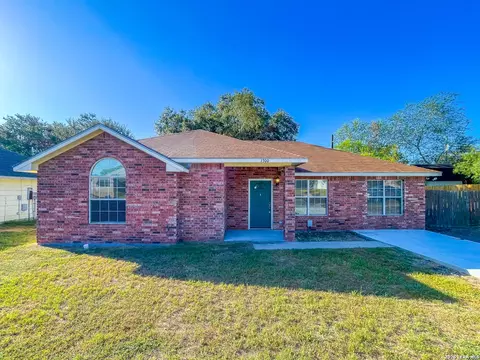 1300 Taylor St, Beeville, TX 78102