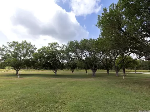Exterior - 730 County Road 664, Devine, TX 78016 photo 5 of 12