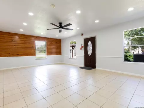 Living - 730 County Road 664, Devine, TX 78016 photo 4 of 8