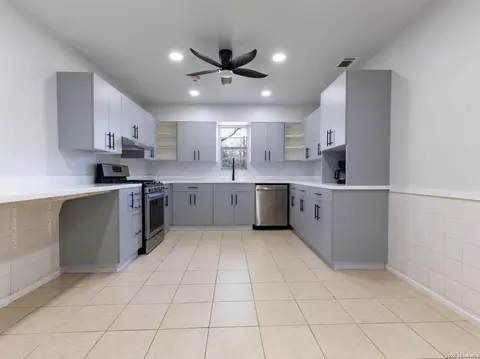 Kitchen - 730 County Road 664, Devine, TX 78016 photo 2 of 2