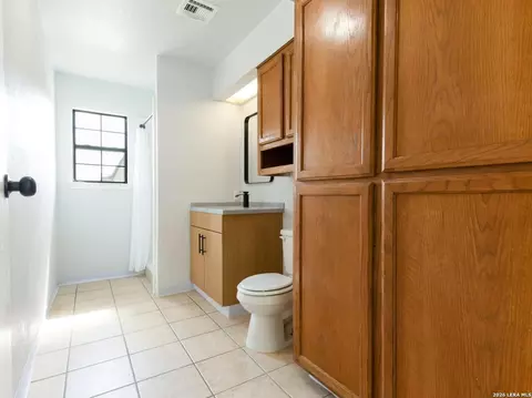 Bath - 730 County Road 664, Devine, TX 78016 photo 6 of 6