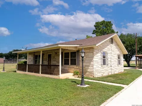 Exterior - 730 County Road 664, Devine, TX 78016 photo 1 of 12