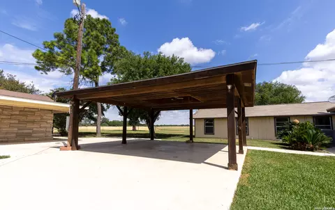 Exterior - 730 County Road 664, Devine, TX 78016 photo 4 of 12