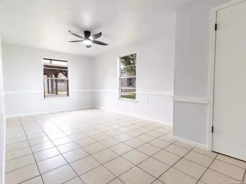Living - 730 County Road 664, Devine, TX 78016 photo 7 of 8