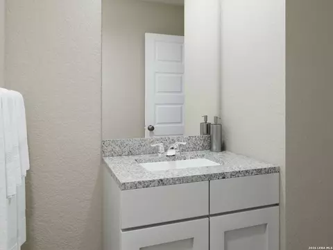 Bath - 11131 Luckenbach Loop, Converse, TX 78109 photo 3 of 4