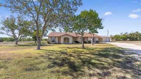 7974 Green Valley Rd, Marion, TX 78124