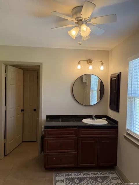 Bath - 174 River Haven Rd, Utopia, TX 78884 photo 1 of 2