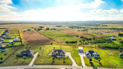 211 Siena Woods, Marion, TX 78124