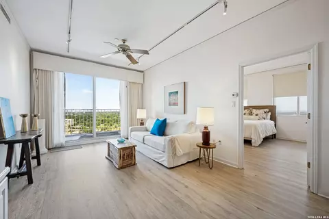 1 Towers Park Ln #2207, San Antonio, TX 78209