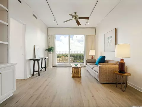 1 Towers Park Ln #2207, San Antonio, TX 78209