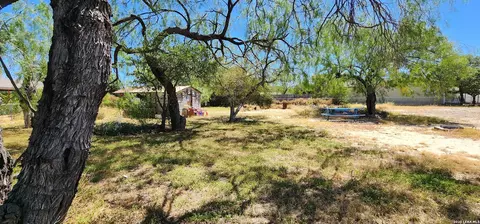 Exterior - 887 Austin St, Eagle Pass, TX 78852 photo 7 of 9