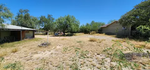 Exterior - 887 Austin St, Eagle Pass, TX 78852 photo 4 of 9
