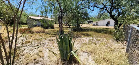 Exterior - 887 Austin St, Eagle Pass, TX 78852 photo 6 of 9