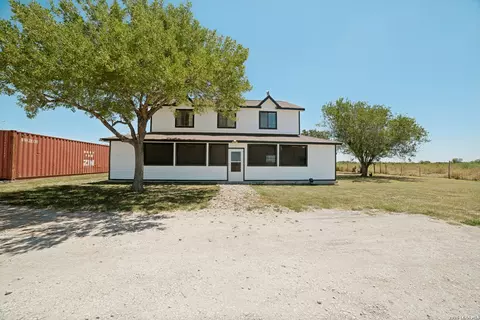 471 County Road 467, Hondo, TX 78861