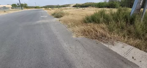 478 Eagle Point Rd, Eagle Pass, TX 78852 photo 4